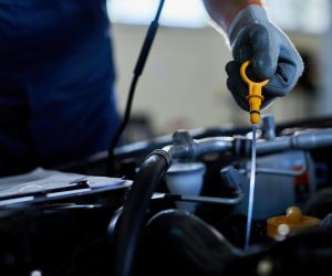 car-oil-workshop_637285-7638