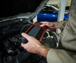 hands-mechanic-using-diagnostic-tool_1170-1188